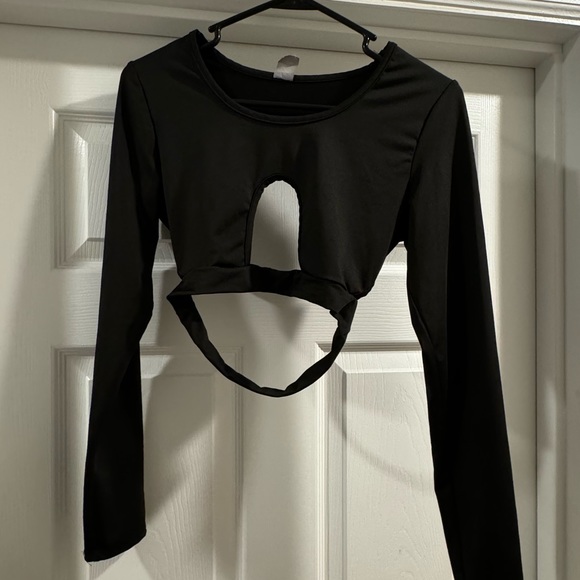 Keyhole cutout long sleeve crop top - Picture 1 of 2